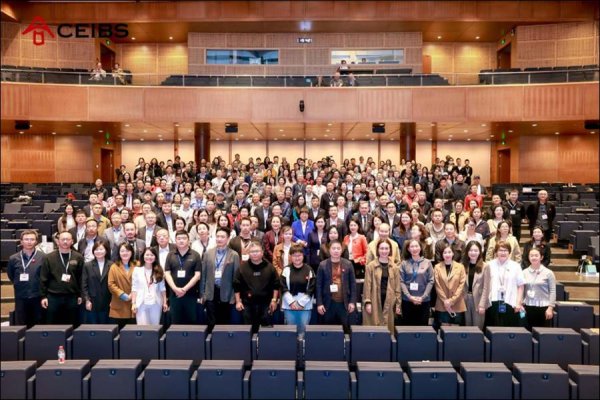 牛盈服务中心 “只想赚老人钱、不想近老人身”，银发经济最大矛盾该如何破解